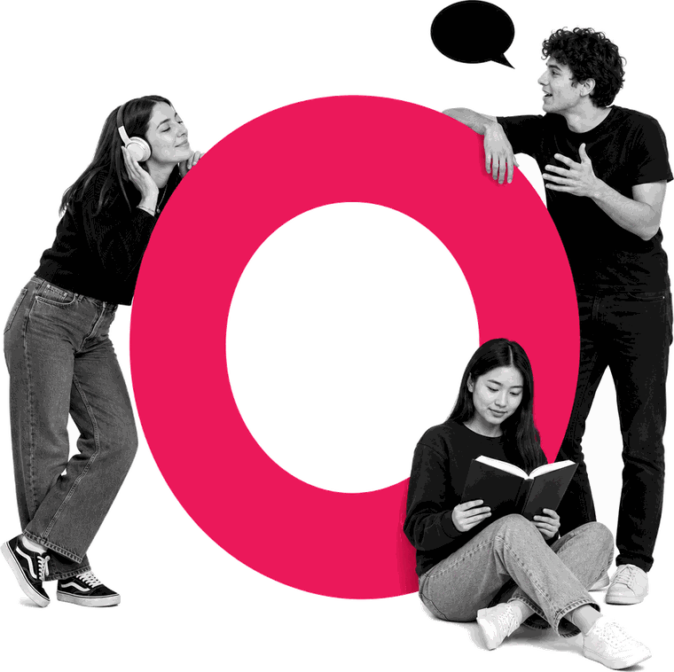 Trois &eacute;tudiants autour du O du Lab&rsquo;Oh&nbsp;!